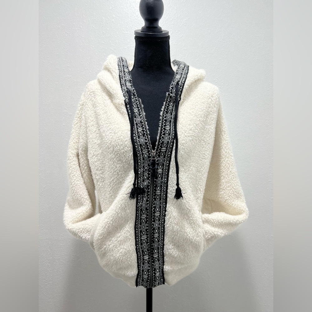 Women’s American Eagle Outfitters Fuzzy Jacket/Hoodie Size Large